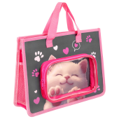 Папка на молнии с ручками BRAUBERG KIDS А4, 1 отделение, дополнительные карманы, пластик, "Кот-мурлыка", 274527 за 394 ₽. Папки-сумки с ручками.  Доставка по РФ. Без переплат!