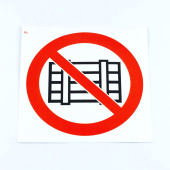 Знак безопасности "Запрещается загромождать проходы", КОМПЛЕКТ 10 штук, 200х200 мм, пленка, P12, Р12 за 370 ₽. Знаки эвакуационные.  Доставка по РФ. Без переплат!
