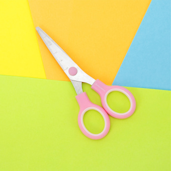 Ножницы BRAUBERG KIDS 130 мм, ручки розовые, закругленные лезвия с линейкой, 274063 за 114 ₽. Ножницы детские. Доставка по России. Без переплат!