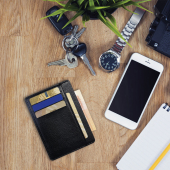 Картхолдер для трех карт с двумя дополнительными карманами, 12х8,6 см, черный, BRAUBERG, 238763 за 160 ₽. Обложки для документов. Доставка по России. Без переплат!