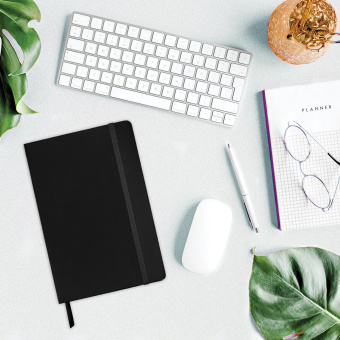 Блокнот А5 (148x218 мм), BRAUBERG "Metropolis Special", под кожу, 80 л., резинка, клетка, черный, 111577 за 451 ₽. Бизнес-блокноты и бизнес-тетради. Доставка по России. Без переплат!