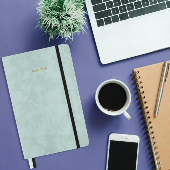 Блокнот А5 138x213 мм, BRAUBERG "Velvet", резинка, держатель, 80 л., клетка, серо-голубой, 116241 за 353 ₽. Бизнес-блокноты и бизнес-тетради. Доставка по России. Без переплат!