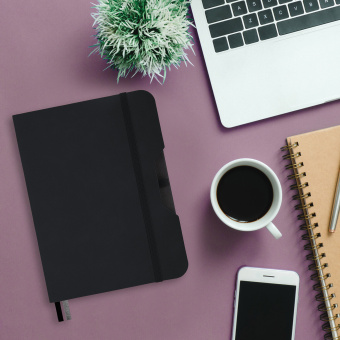 Блокнот А5 (162х218 мм), BRAUBERG "NOTE", под кожу софт-тач, с резинкой, 80 л., клетка, черный, 113437 за 484 ₽. Бизнес-блокноты и бизнес-тетради. Доставка по России. Без переплат!