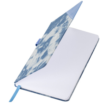 Блокнот А5 135x210 мм BRAUBERG "Denim", ткань/экокожа, резинка, держатель, 80 л., клетка, голубой, 117138 за 421 ₽. Бизнес-блокноты и бизнес-тетради. Доставка по России. Без переплат!