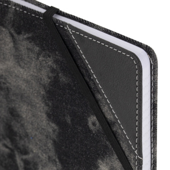 Блокнот А5 135x210 мм BRAUBERG "Denim", ткань/экокожа, резинка, держатель, 80 л., клетка, черный, 117140 за 428 ₽. Бизнес-блокноты и бизнес-тетради. Доставка по России. Без переплат!