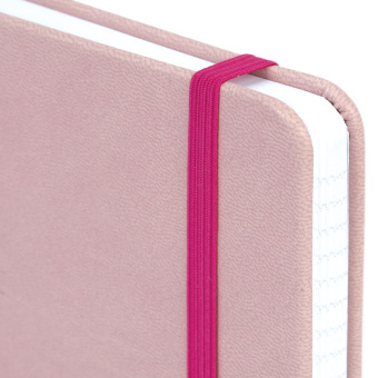 Блокнот А5 135x212 мм BRAUBERG "Edge", под кожу, резинка, держатель, 80 л., клетка, розовый, 117148 за 298 ₽. Бизнес-блокноты и бизнес-тетради. Доставка по России. Без переплат!