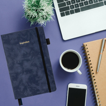 Блокнот А5 138x213 мм, BRAUBERG "Velvet", резинка, держатель, 80 л., клетка, синий, 116239 за 353 ₽. Бизнес-блокноты и бизнес-тетради. Доставка по России. Без переплат!