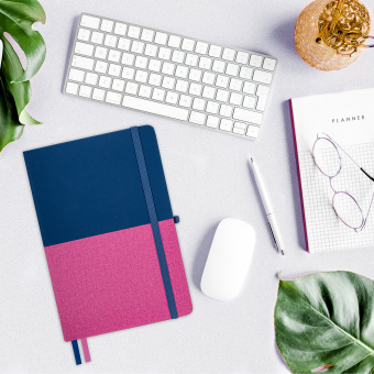 Блокнот А5 (148х218 мм), BRAUBERG "DUO", под кожу с резинкой, 80 л., клетка, синий/розовый, 113434 за 241 ₽. Бизнес-блокноты и бизнес-тетради. Доставка по России. Без переплат!