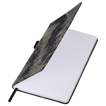 Блокнот А5 135x210 мм BRAUBERG "Denim", ткань/экокожа, резинка, держатель, 80 л., клетка, черный, 117140 за 428 ₽. Бизнес-блокноты и бизнес-тетради. Доставка по России. Без переплат!