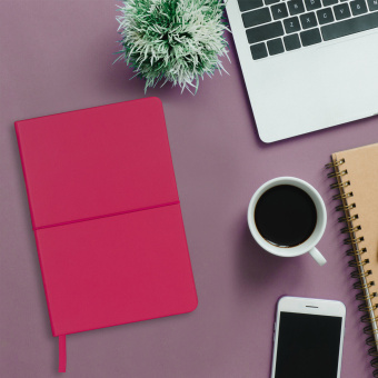 Блокнот А5 (148x218 мм), BRAUBERG "Metropolis X", под кожу, 80 л., резинка, клетка, малиновый, 111034 за 131 ₽. Бизнес-блокноты и бизнес-тетради. Доставка по России. Без переплат!